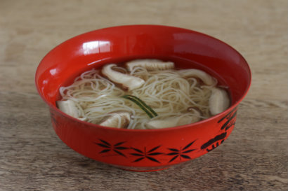Soumen noodles in soup broth