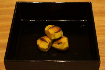 Kuri no kanroni (candied chestnuts)